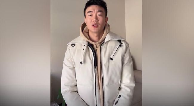 违者将追究其相关法律责任 图片由视觉中国供本网专稿，任何网站、报刊、电视台未经视觉中国许可，不得部分或全部转载 标签： 香港电影金像奖梁朝伟古天乐吴彦祖 ： 相关新闻 周润发郭富城梁家辉集结！
