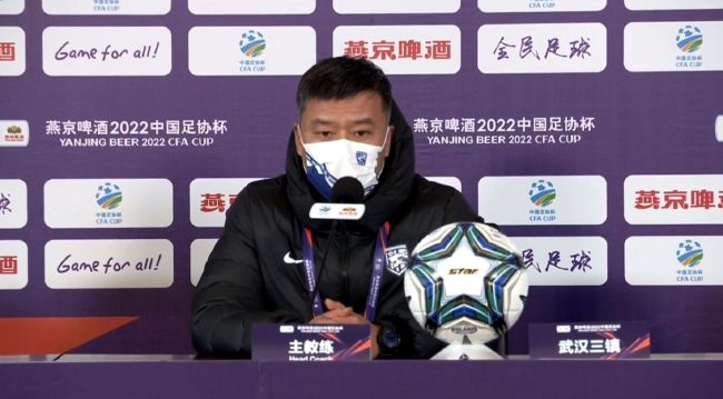 乱世浮沉付笑谈，台上啼笑皆非，台下皆是悲凉。