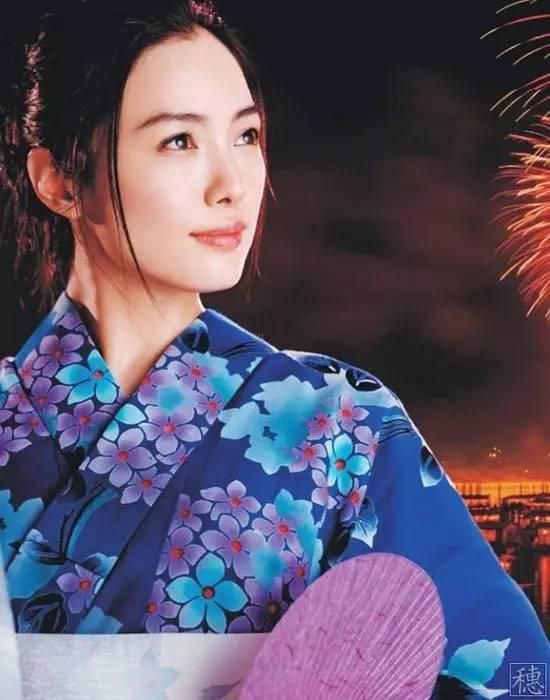 《唯神能恕》海报曝光 瑞恩·高斯林鼻青眼肿 2012-11-20 曾凭借《亡命驾驶》斩获戛纳电影节最佳导演奖的尼古拉斯·温丁·雷弗恩与主演瑞恩·高斯林再度合作，拍摄了一部名为《唯神能恕》的犯罪电影。